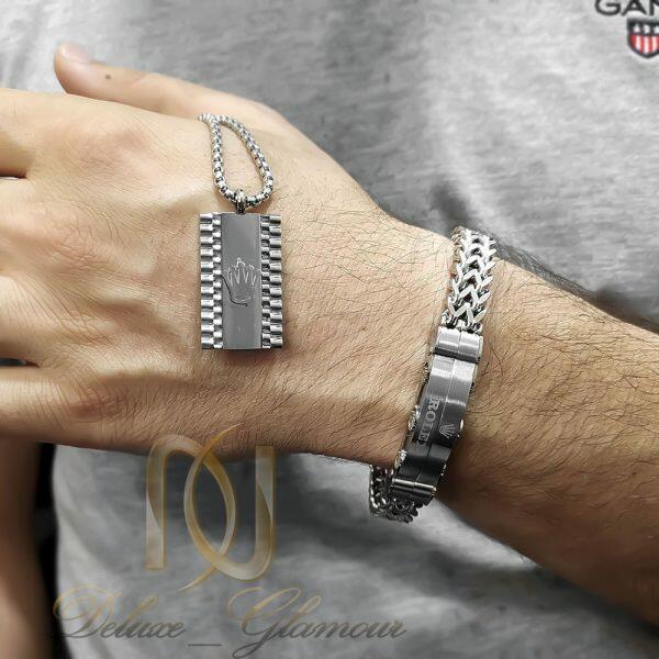 عکس ست گردنبند و دستبند استیل مردانه طرح ROLEX فشن و اسپرت با آبکاری نقره ای با کیفیت CE-N161 روی بدن